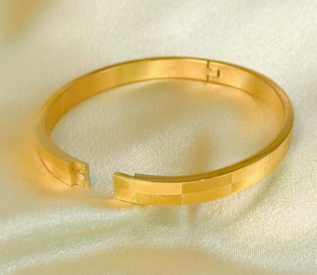 Fashion Square Design 21K Gold Bracelet