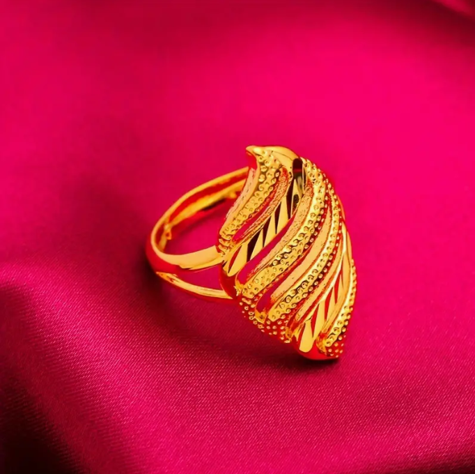 Waved Hollow Wide Leaf Pattern 21K Gold Ring