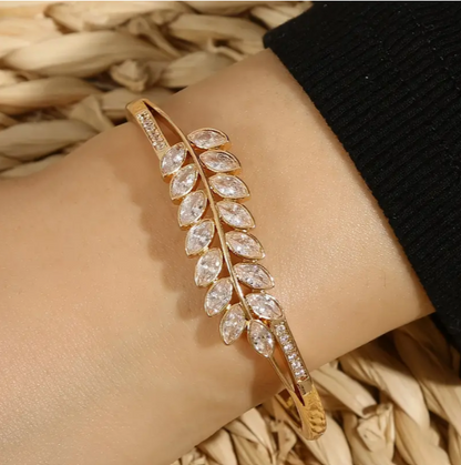 Golden Leaf Elegance 21K Gold Bangle
